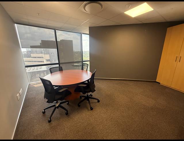 5,054M² BUILDING FOR SALE IN PARKTOWN